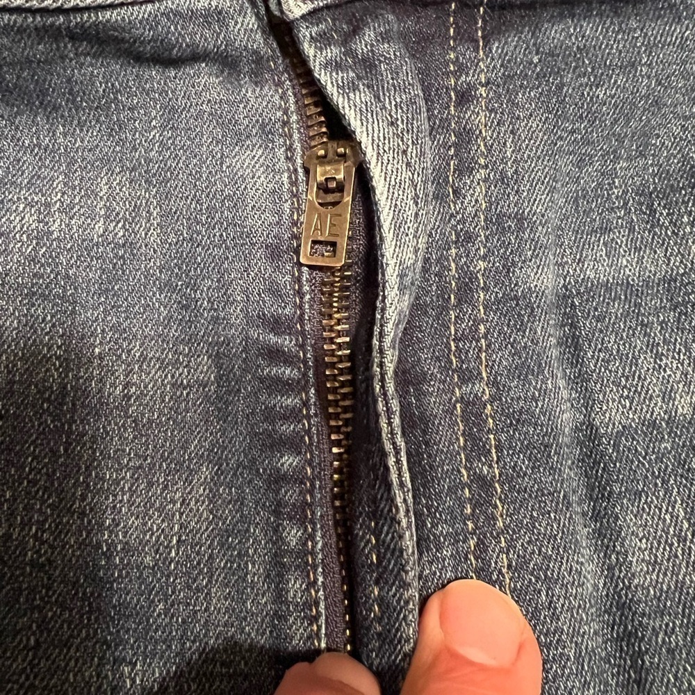 EUC 2019 Men's American Eagle Distressed Denim Shorts Size 38🔥🔥 (R) - Picture 3 of 6